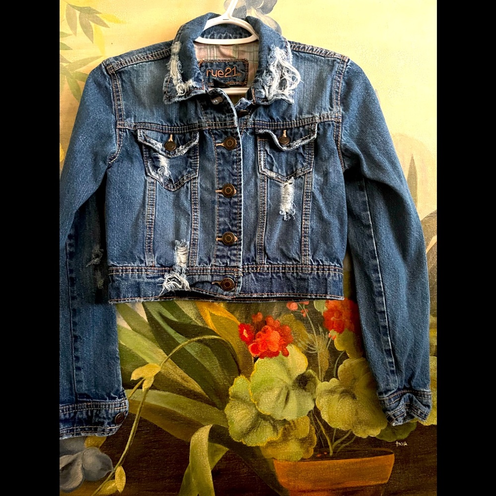 RUE 21 DENIM JACKET in Big GIRL’S Sz Small.